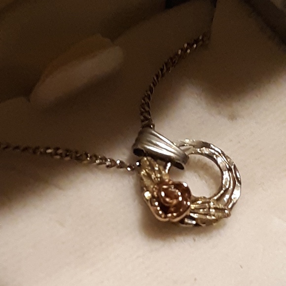 2/1 Bundle Black Hills Gold Earrings & Necklace - Picture 8 of 8